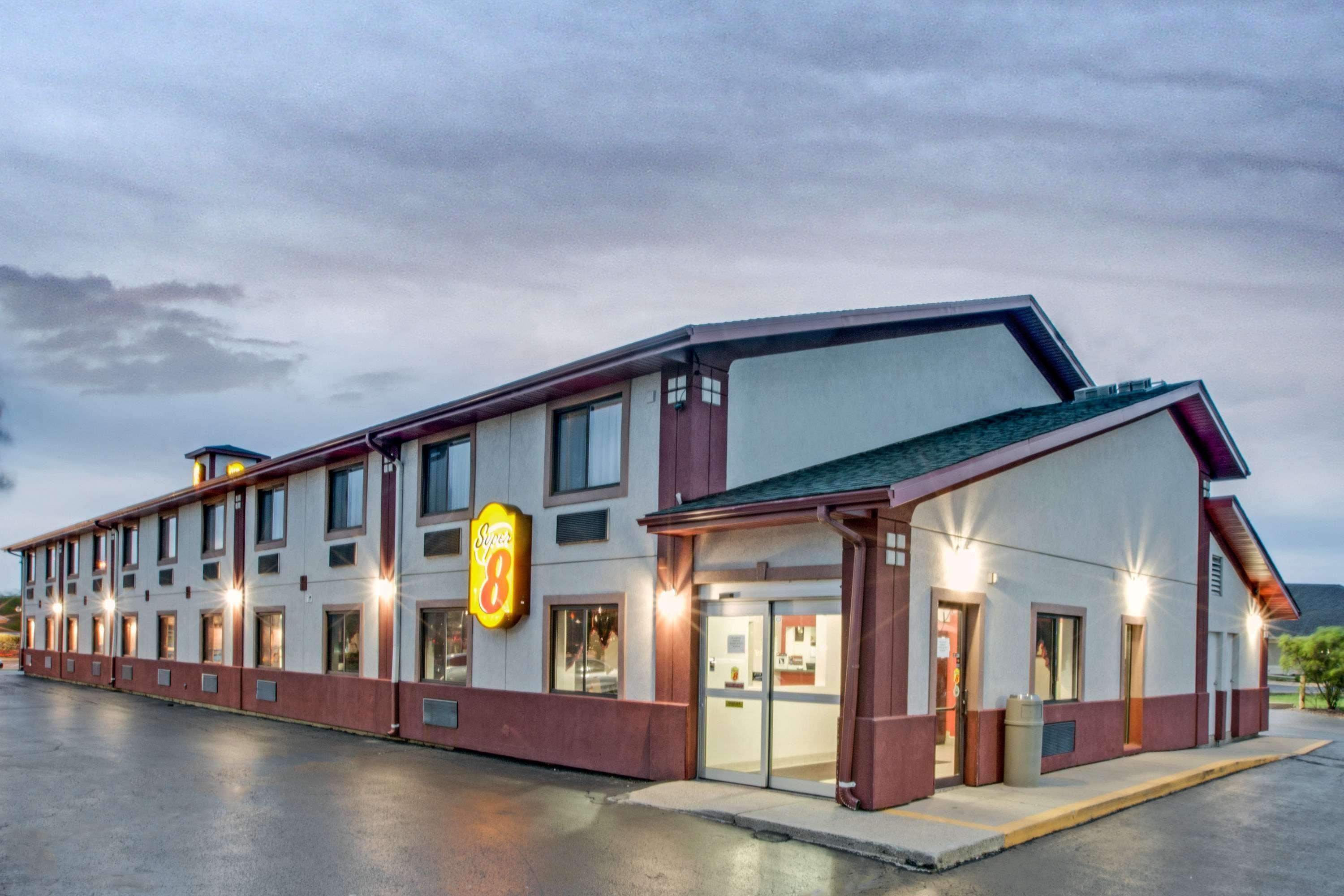 Super 8 By Wyndham Crystal Lake Esterno foto