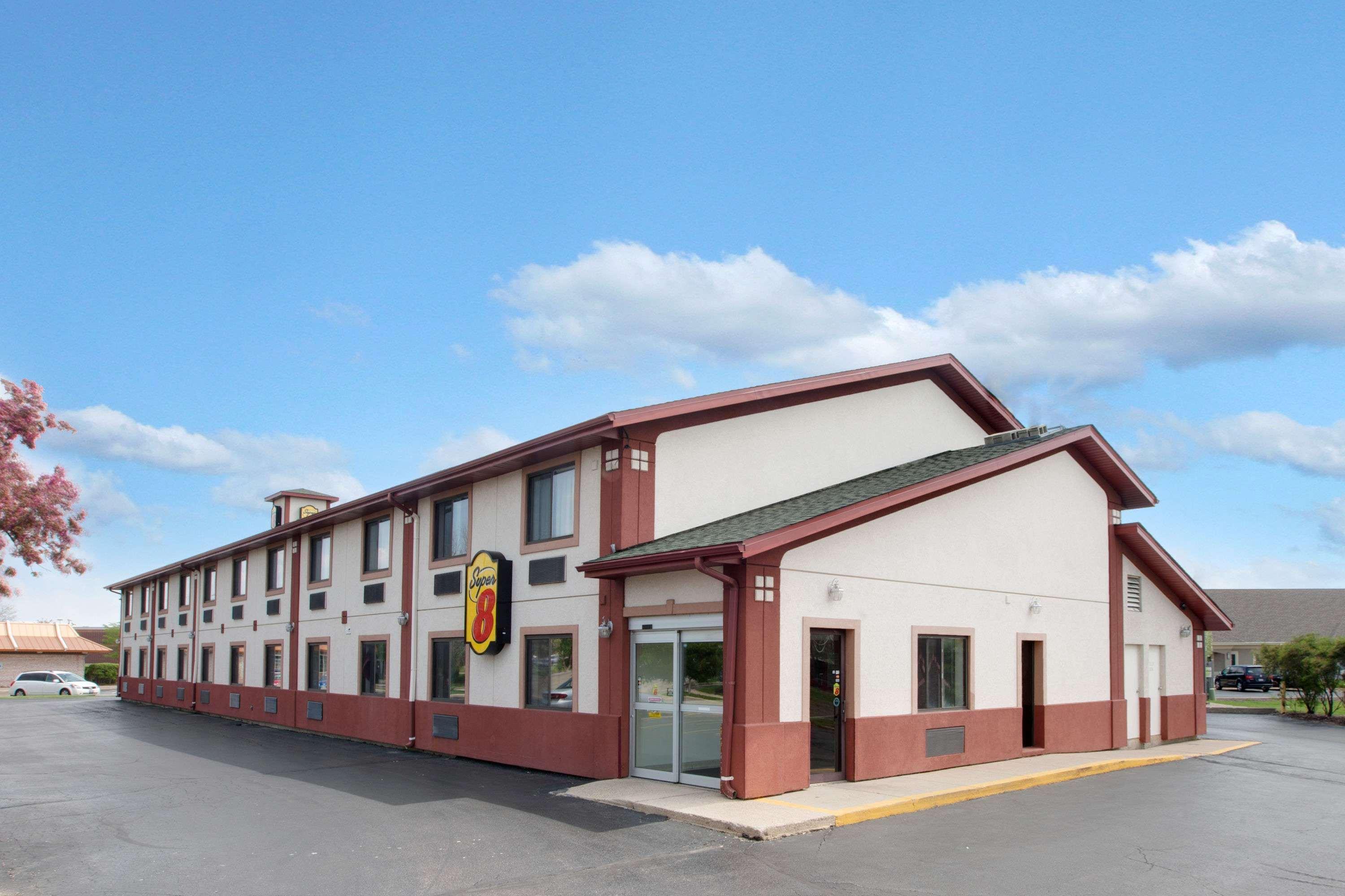 Super 8 By Wyndham Crystal Lake Esterno foto