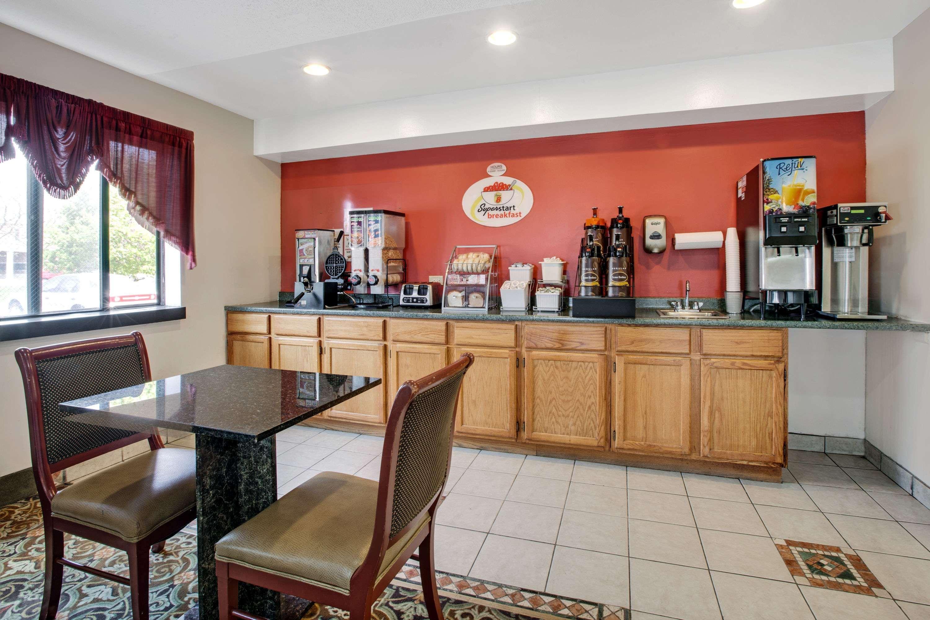 Super 8 By Wyndham Crystal Lake Esterno foto